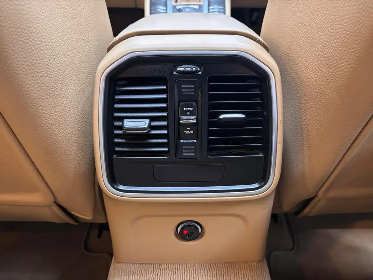2016-porsche-macan-20-big-33