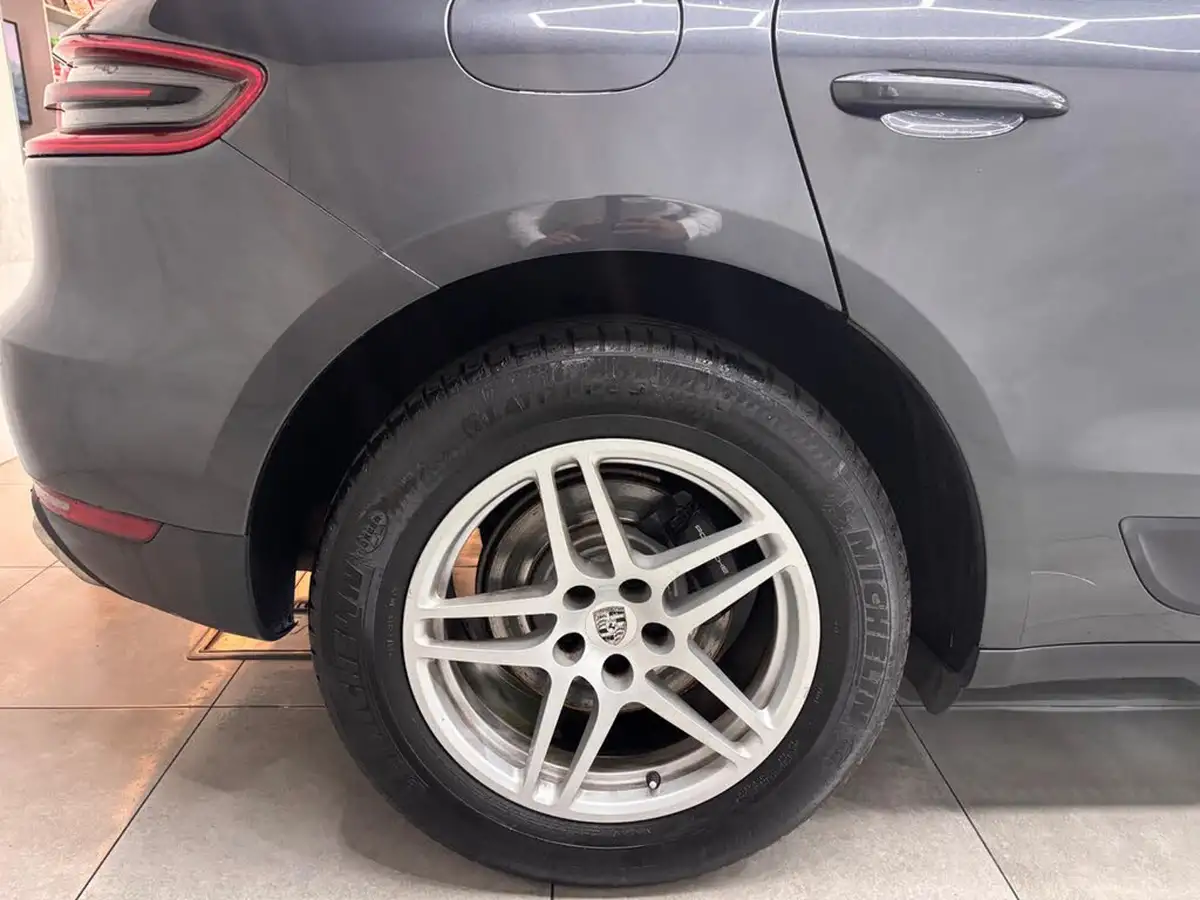 2016-porsche-macan-20-big-9