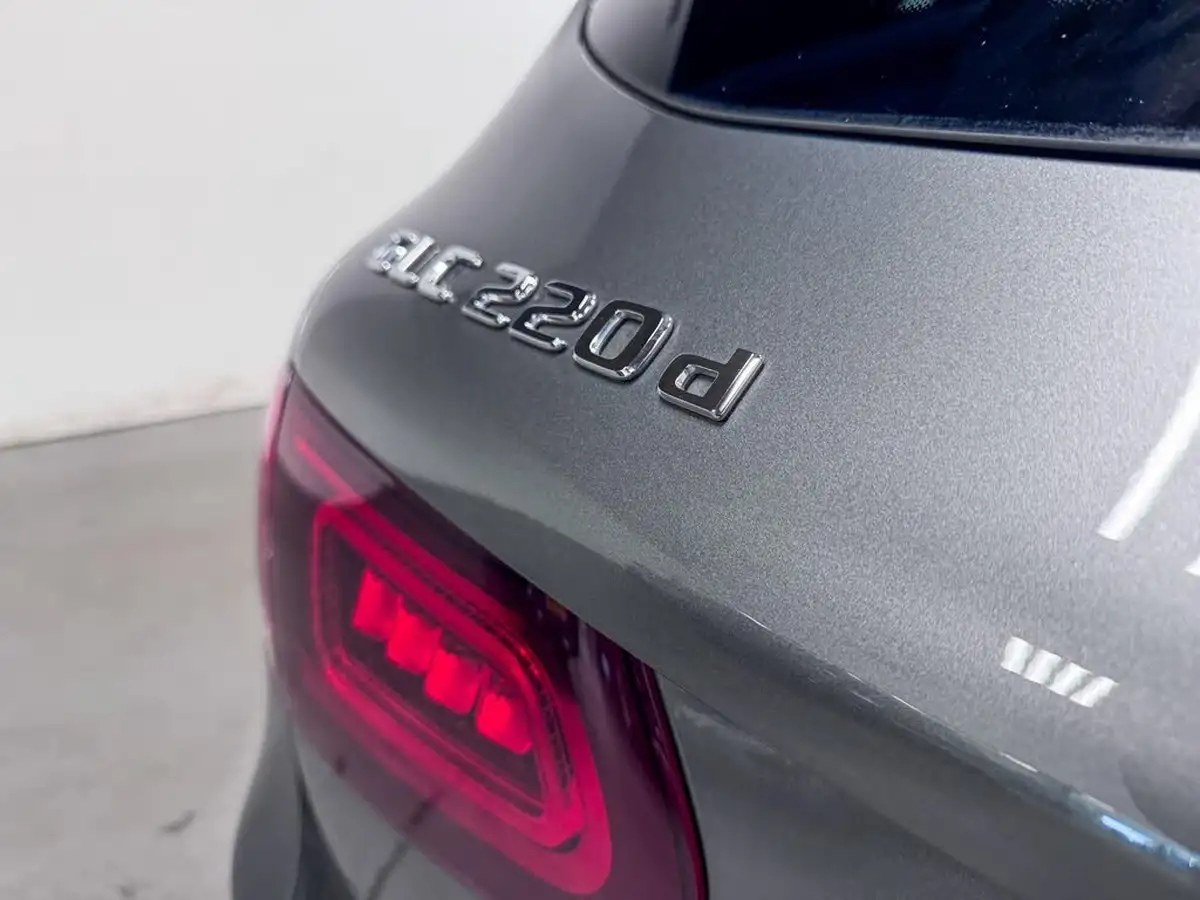 2021-mercedes-benz-glc-class-20d-glc220d-amg-line-station-wagon-5d-1950cc-4matic-plus-big-17