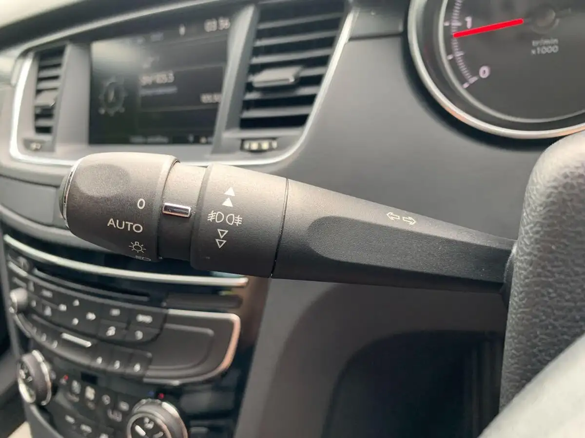 2013-peugeot-508-20hdi-allure-navigation-140bhp-fap-big-16