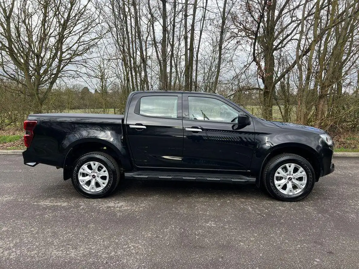 2024-isuzu-d-max-19td-dl20-double-auto-big-3
