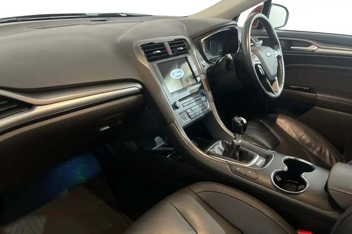 2017-ford-mondeo-15tdci-titanium-econetic-hatchback-1499cc-big-10