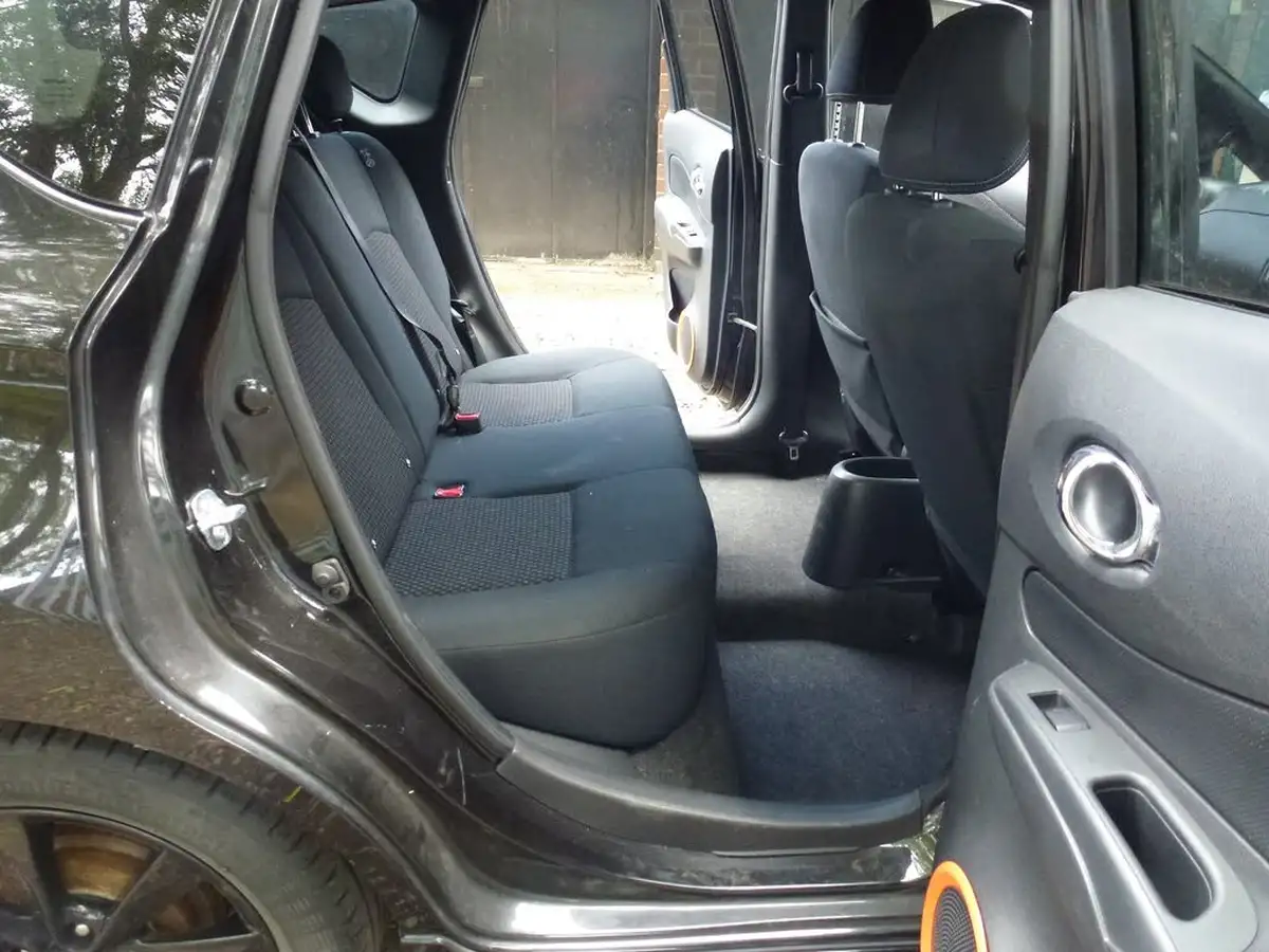 2016-nissan-note-12-black-edition-big-9