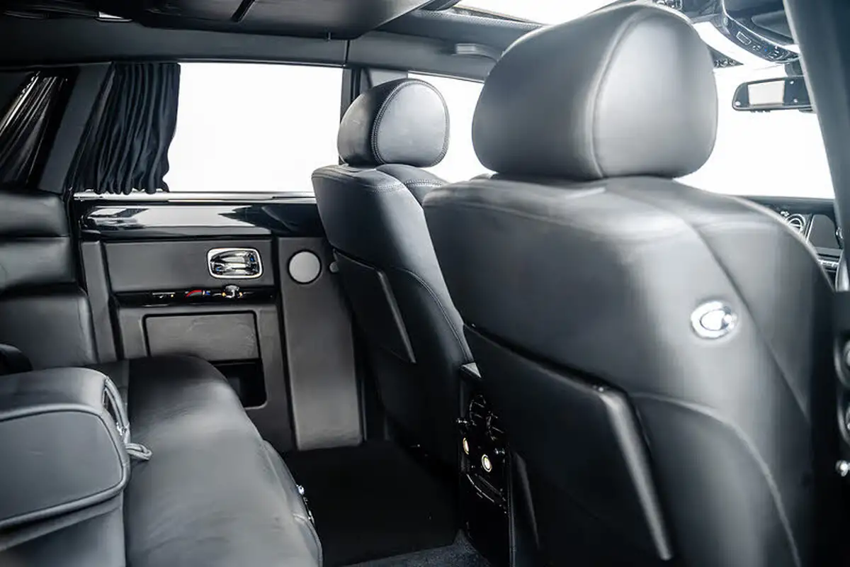 2012-rolls-royce-phantom-67-big-25