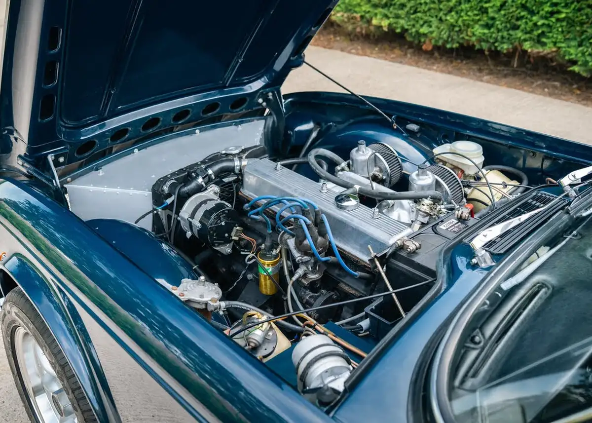 1973-triumph-tr6-roadster-rwd-big-63