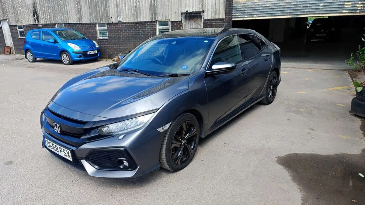 2018-honda-civic-16-i-dtec-ex-tech-packss-hatchback-5d-auto-big-0