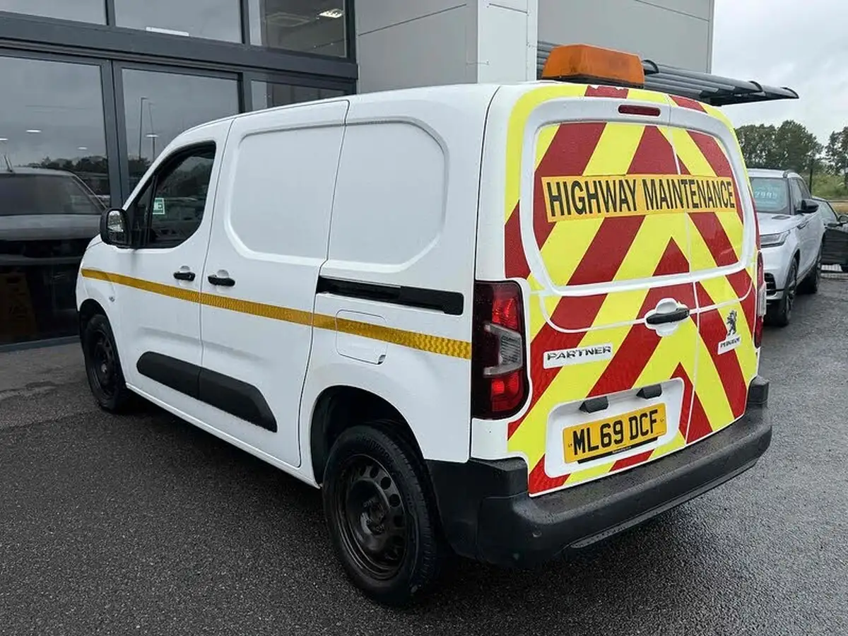 2019-peugeot-partner-15-bluehdi-1000-professional-100ps-eu6dt-panel-big-16
