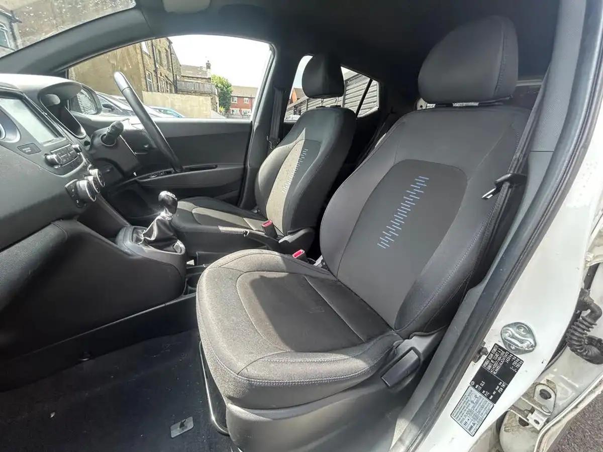 2018-hyundai-i10-10-go-se-67ps-big-15