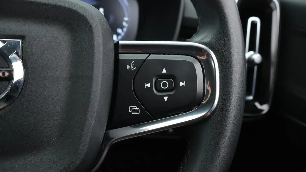 2021-volvo-xc40-15-t5-r-design-262bhp-big-23