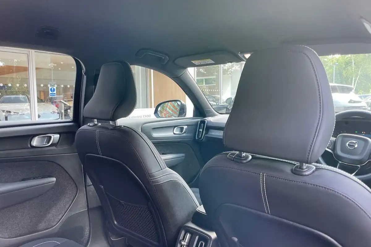 2024-volvo-xc40-20-b3-plus-big-22