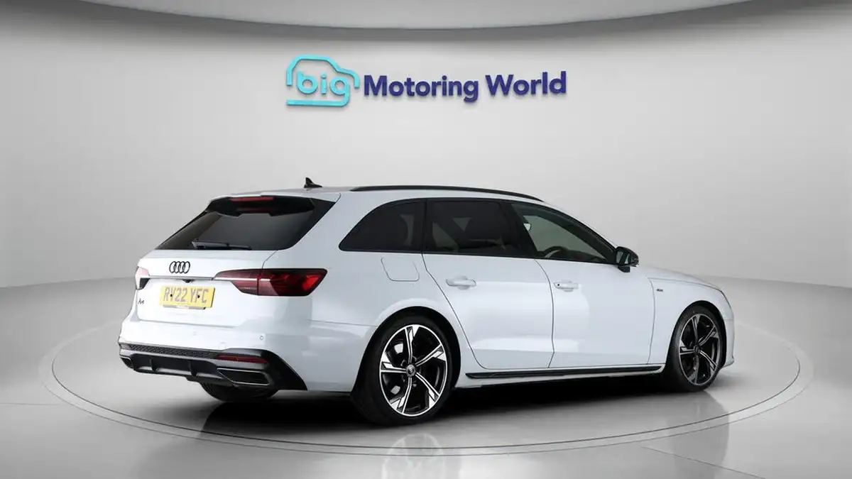 2022-audi-a4-avant-20-35-tfsi-black-edition-s-tronic-big-7