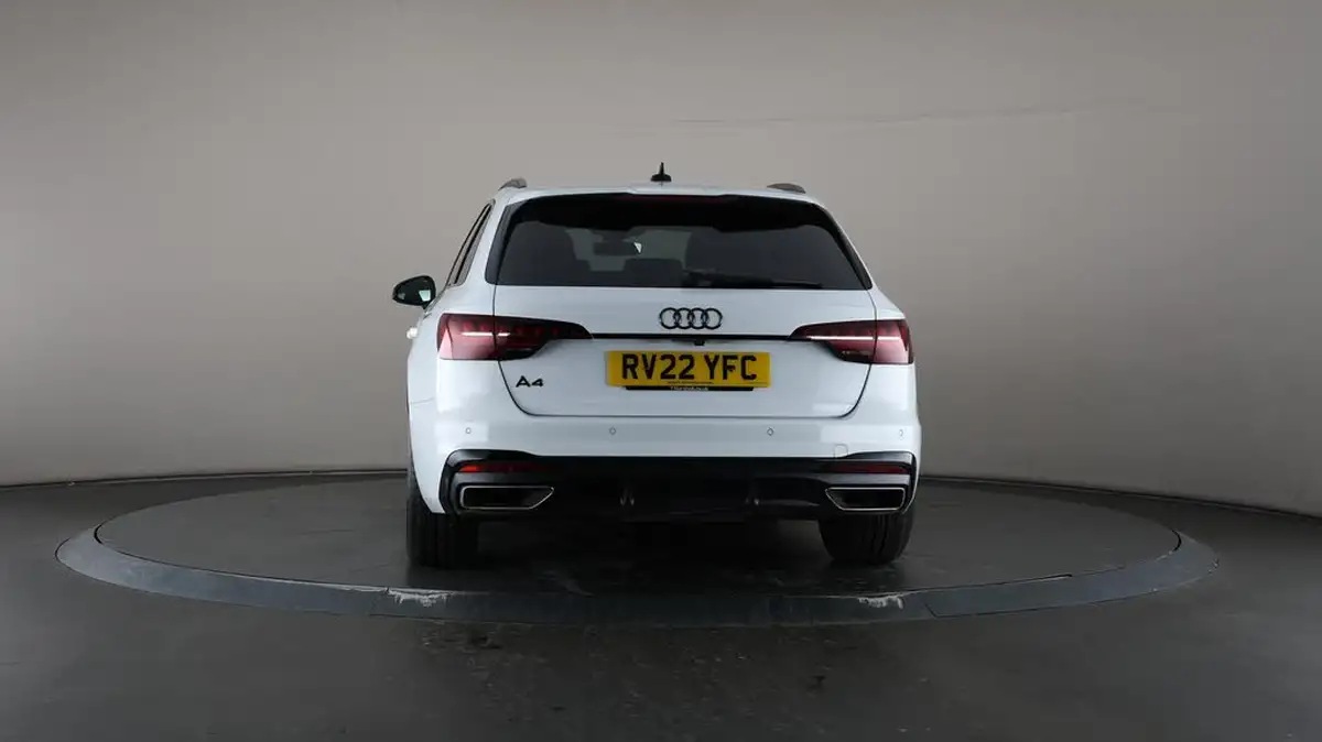 2022-audi-a4-avant-20-35-tfsi-black-edition-s-tronic-big-35