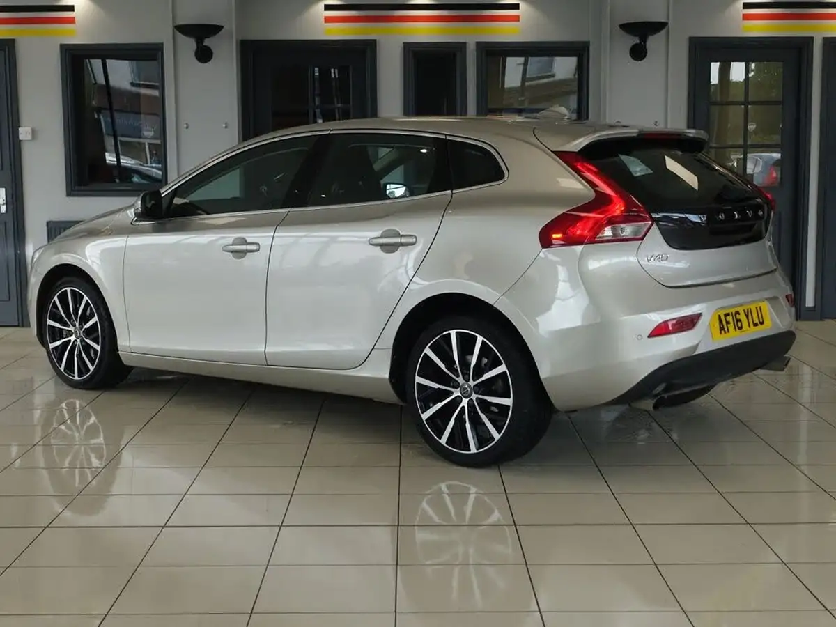 2016-volvo-v40-20td-d3-inscription-geartronic-big-8
