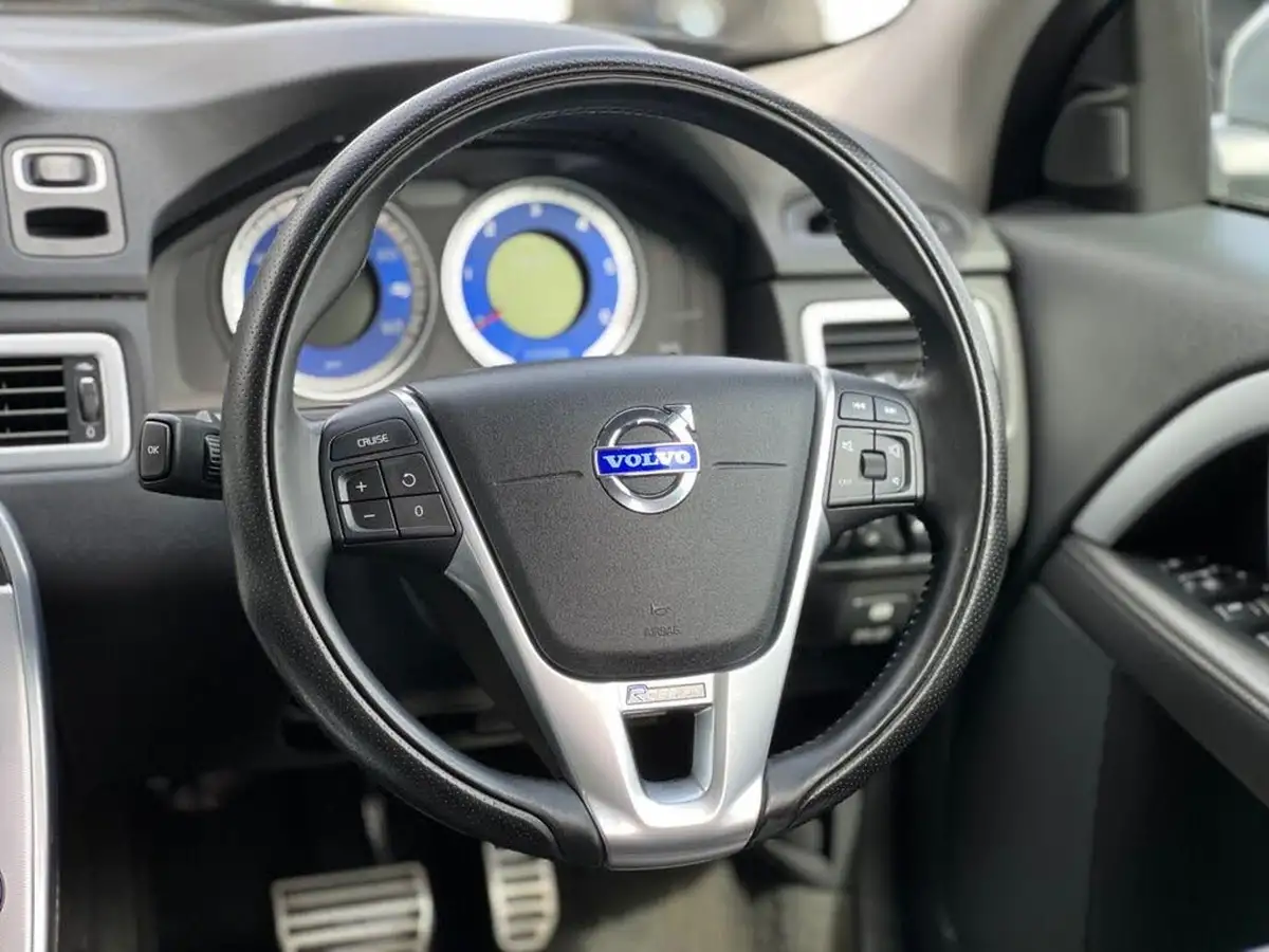 2013-volvo-v70-16td-d2-r-design-big-24