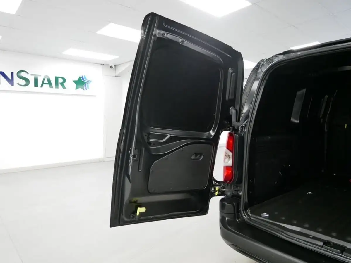 2022-toyota-proace-city-e-icon-l2-big-29