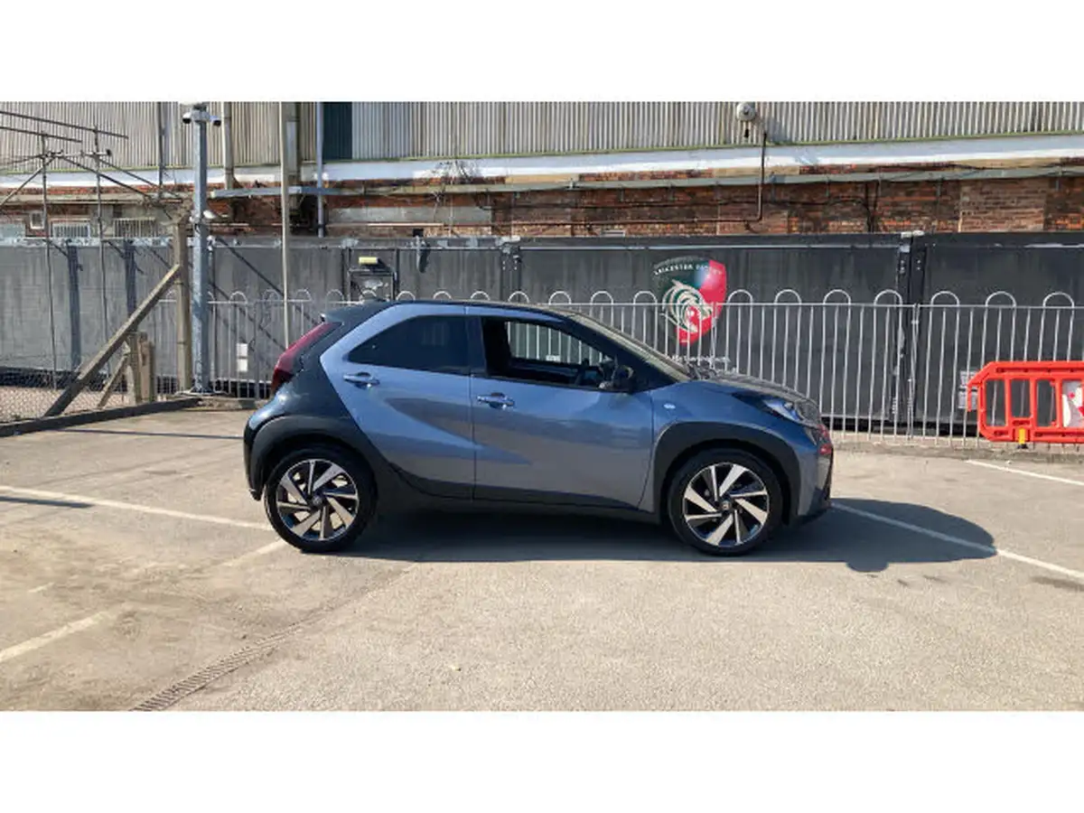 2024-toyota-aygo-x-10-vvt-i-edge-big-15