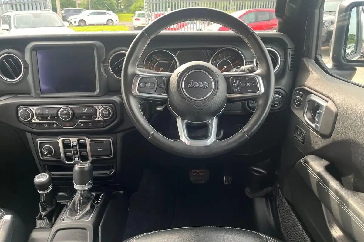 2022-jeep-wrangler-20-gme-overland-5d-big-14
