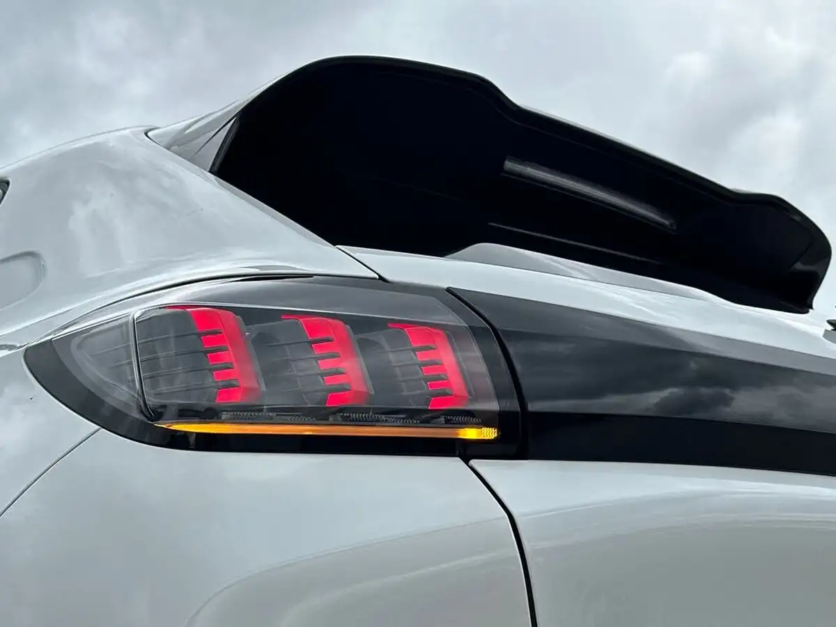 2020-peugeot-208-12-puretech-allure-100bhp-eat8-big-39