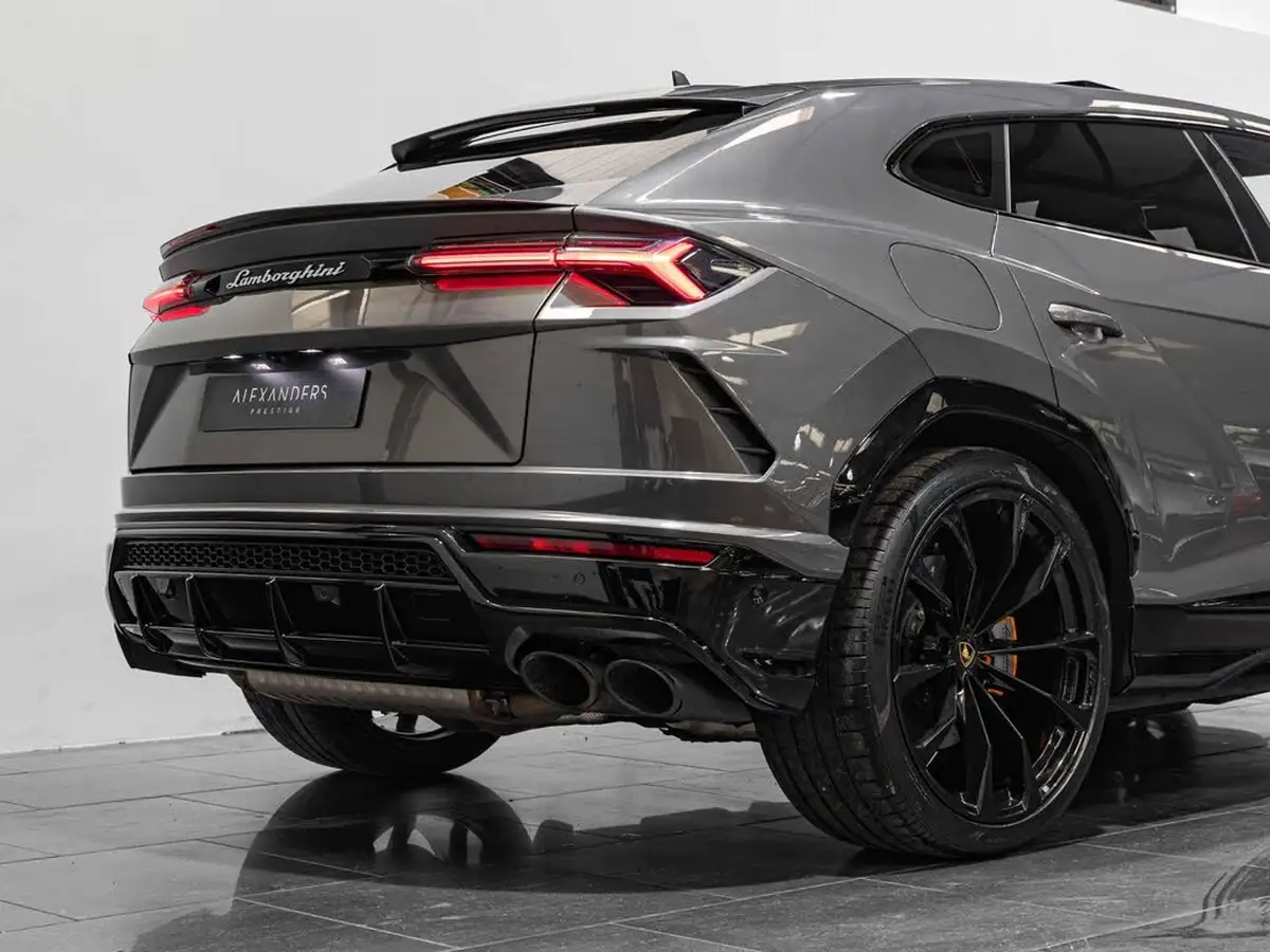 2021-lamborghini-urus-40-no-trim-big-27