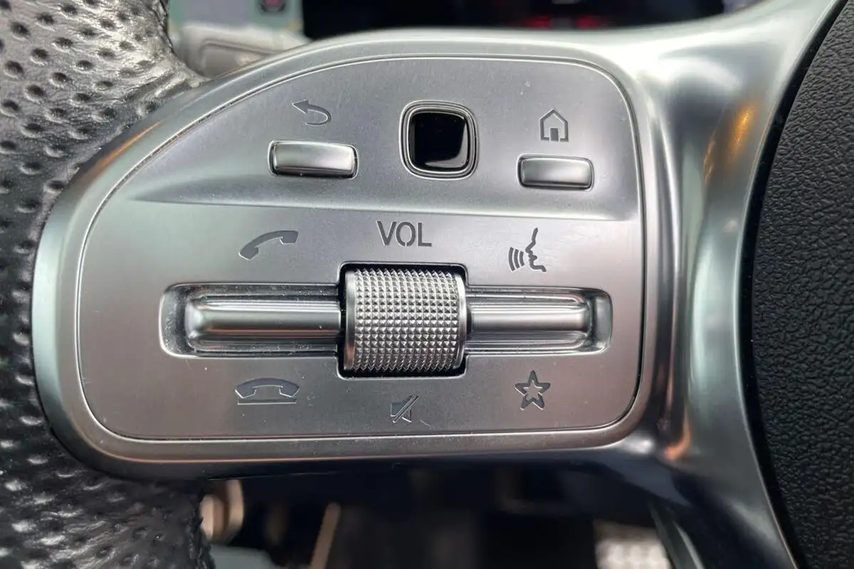 2021-mercedes-benz-a-class-13-a200-exclusive-edition-7g-dct-big-37