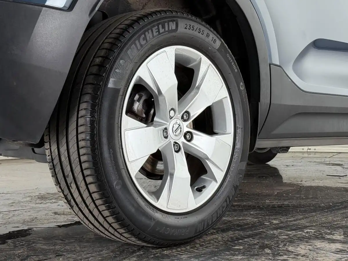 2021-volvo-xc40-15-t3-momentum-161bhp-big-11
