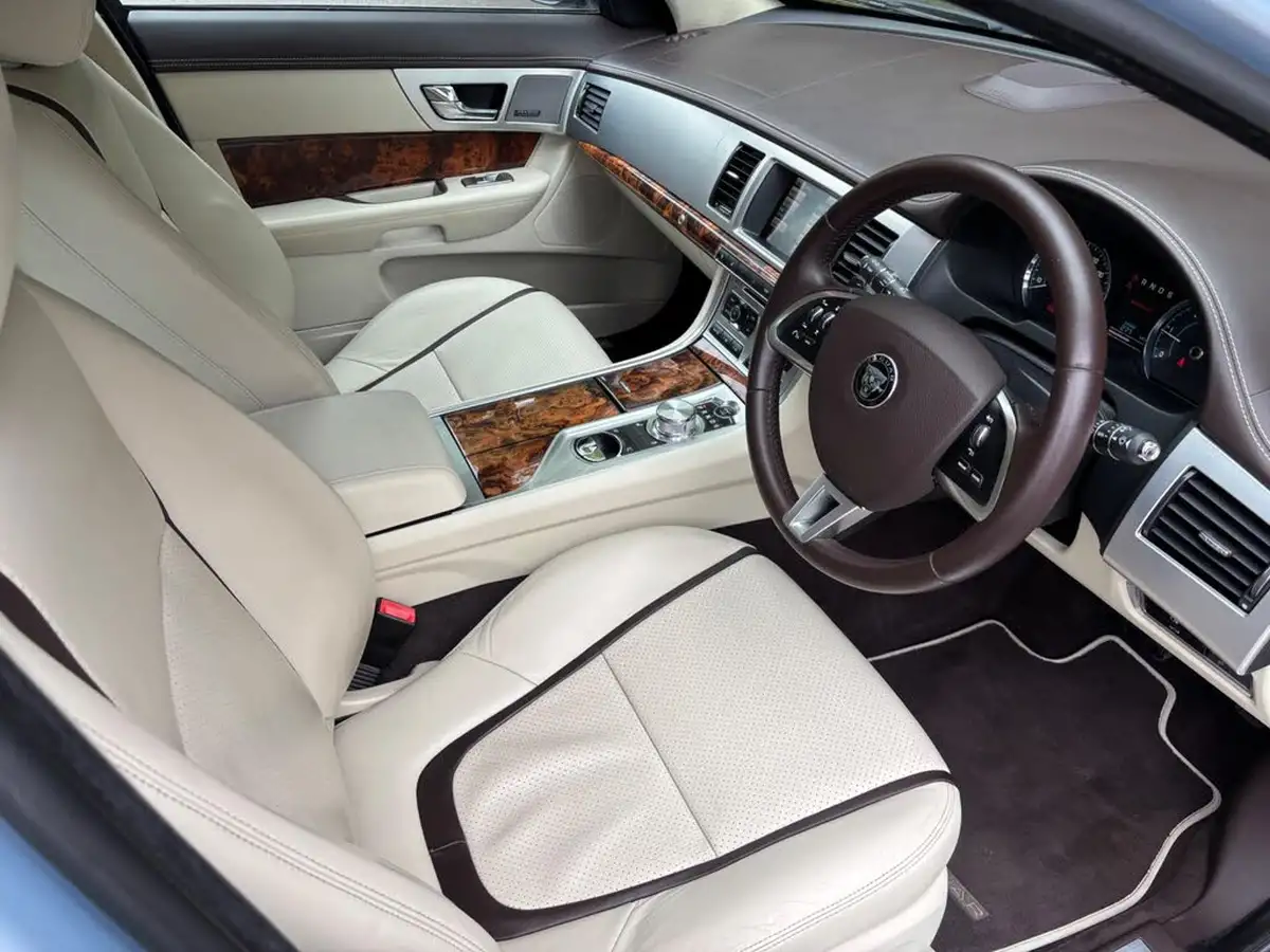 2014-jaguar-xf-30td-portfolio-saloon-4d-big-8