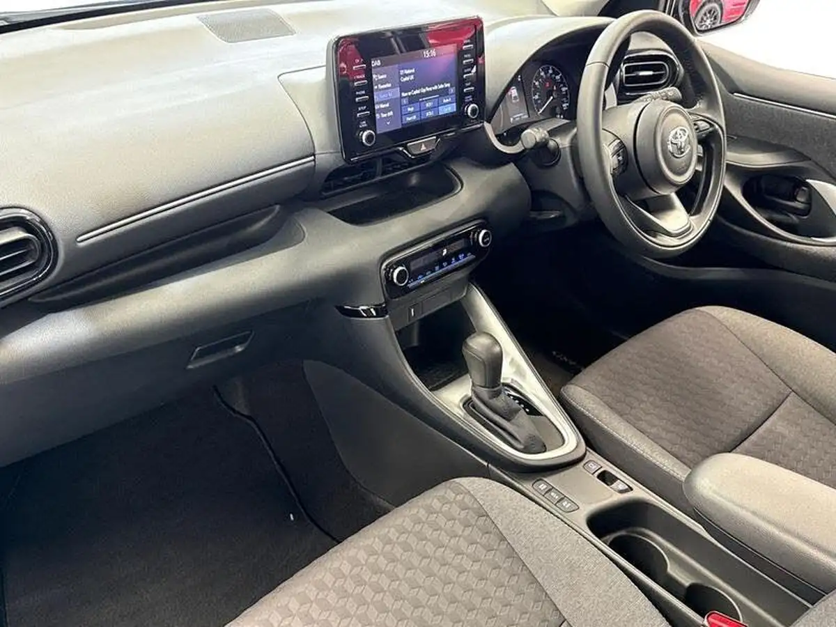 2021-toyota-yaris-15-vvt-i-icon-114bhp-hybrid-1490cc-e-cvt-big-10