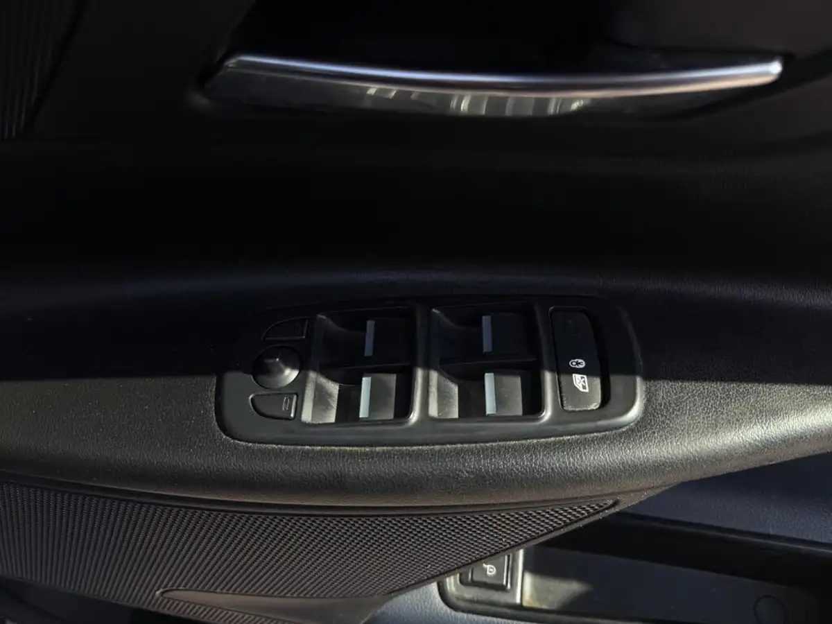 2015-jaguar-xe-20td-r-sport-163ps-auto-big-49