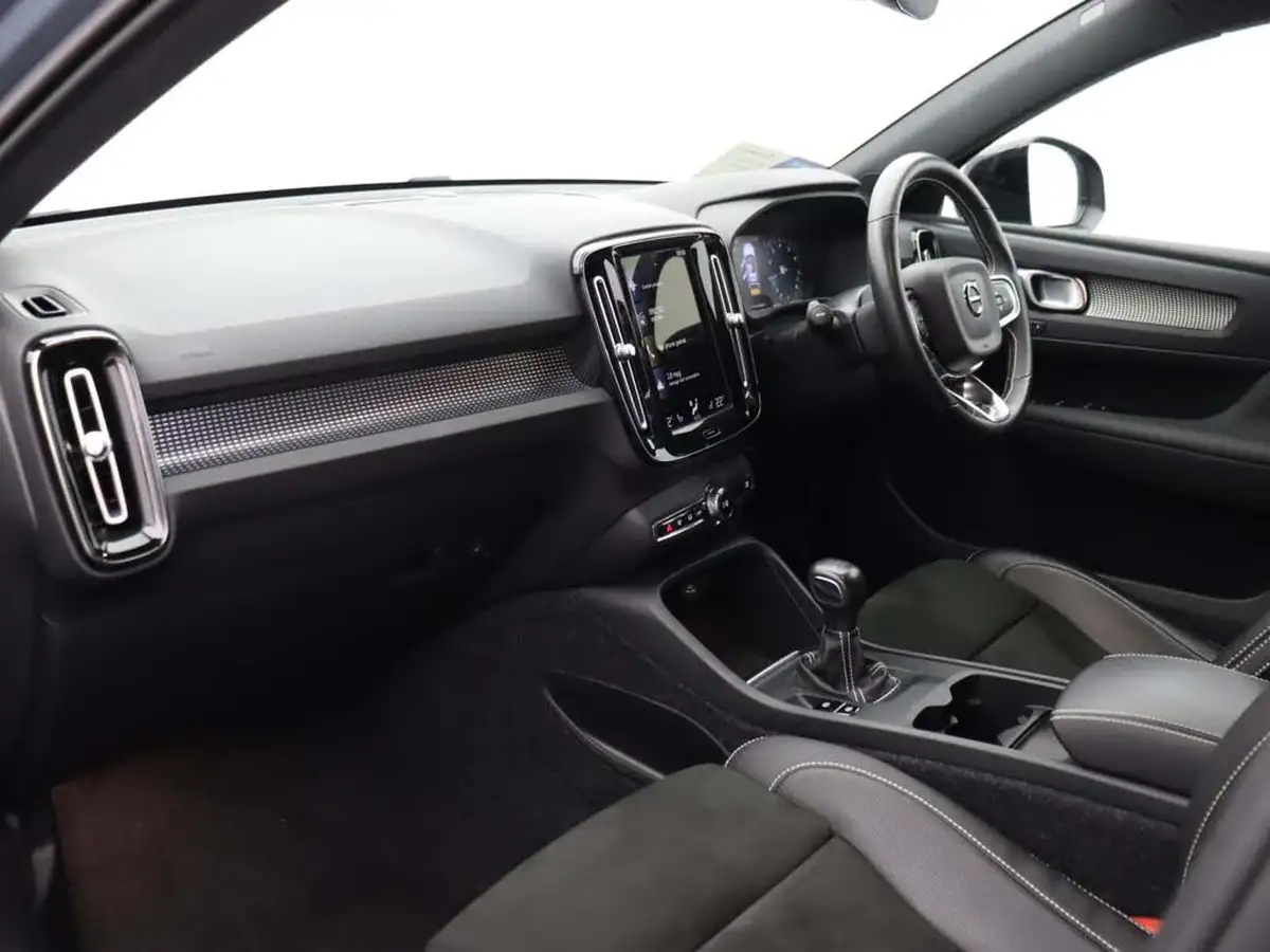 2020-volvo-xc40-15-t3-r-design-pro-big-10