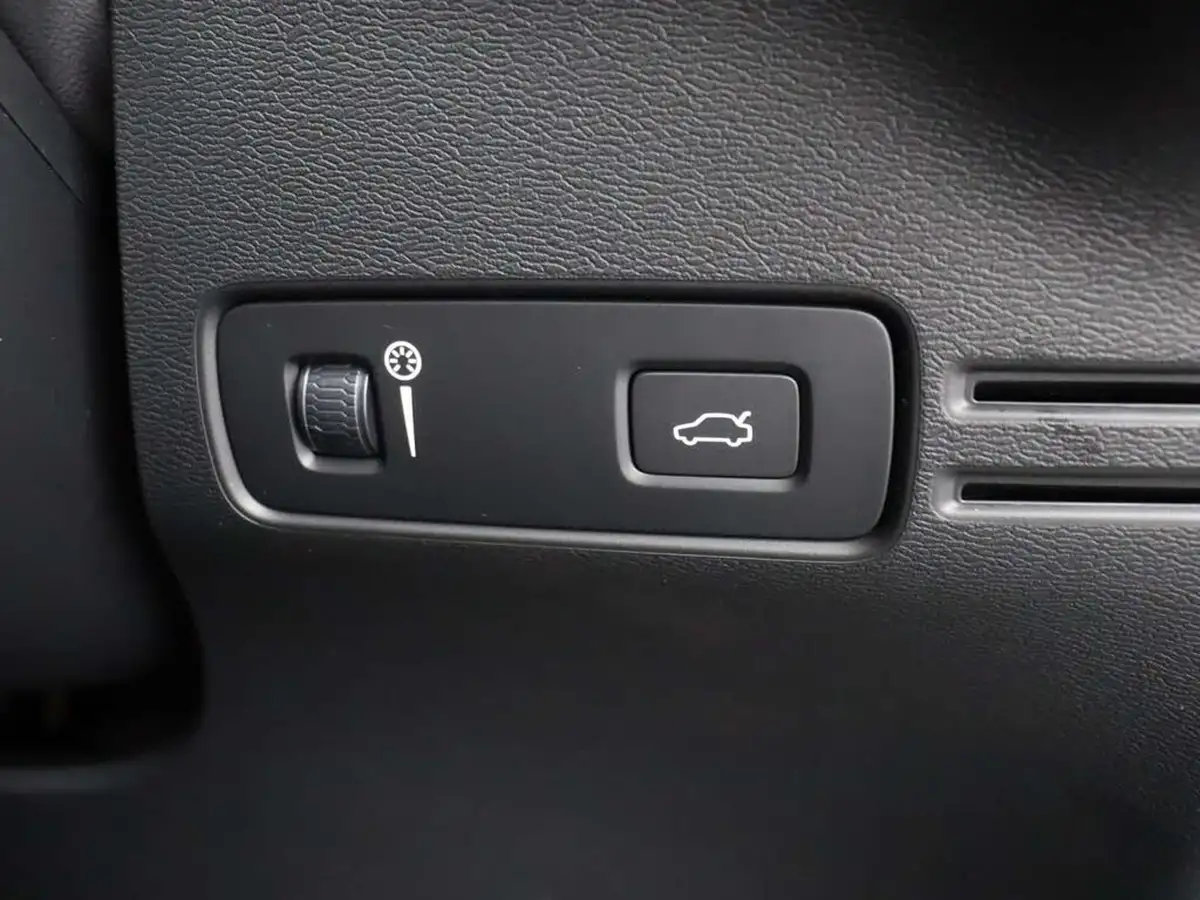 2020-volvo-xc40-15-t3-r-design-pro-big-34