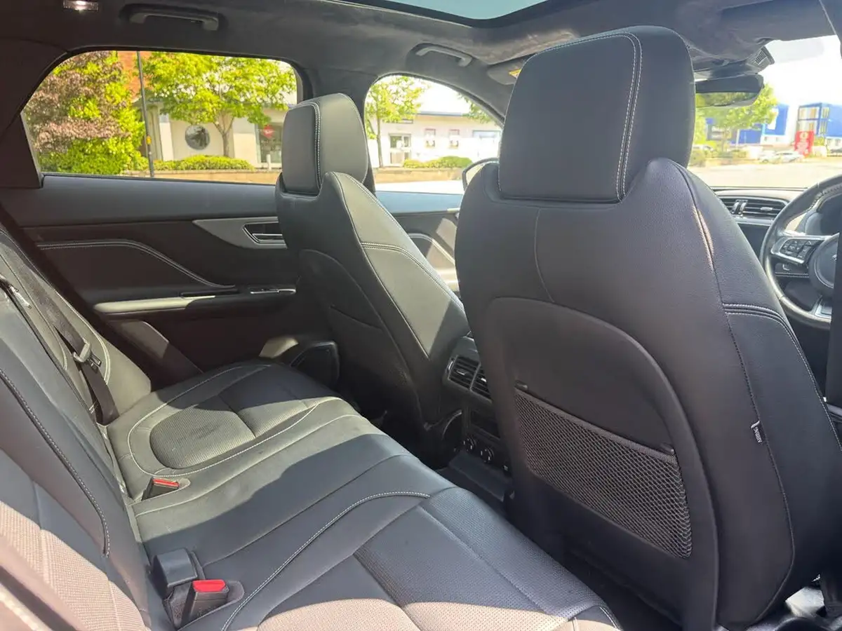 2020-jaguar-f-pace-20-i4d-chequered-flag-180ps-big-16