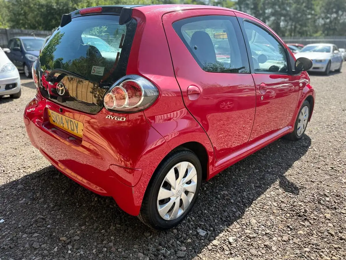 2014-toyota-aygo-10-move-5d-big-4