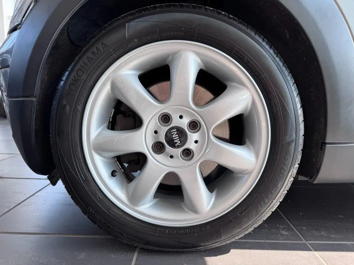 2010-mini-clubman-16-cooper-graphite-big-47