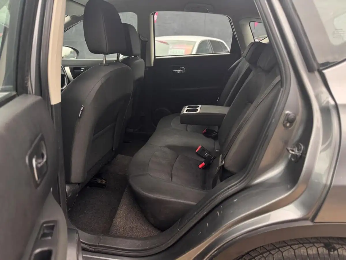2012-nissan-qashqai-16-acenta-big-21