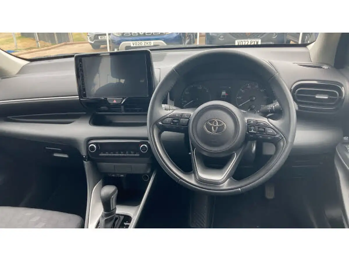 2024-toyota-yaris-15-vvt-i-icon-big-10