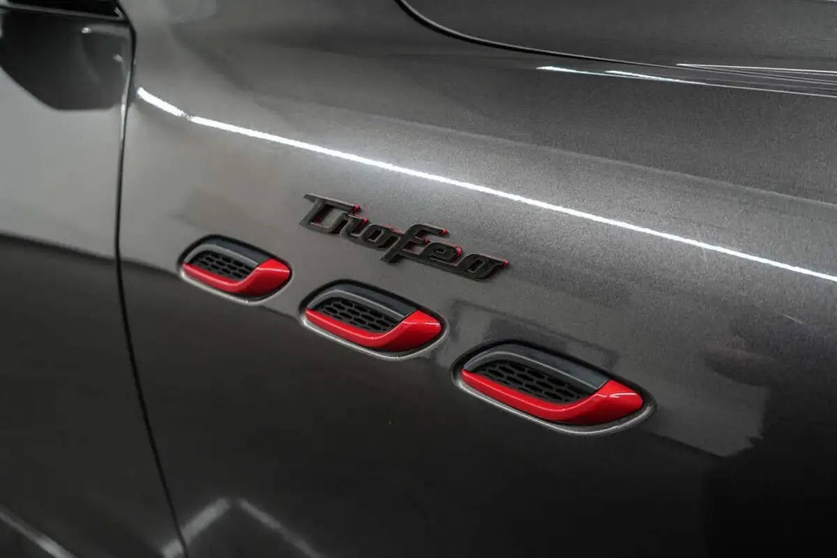 2021-maserati-levante-38-trofeo-big-7