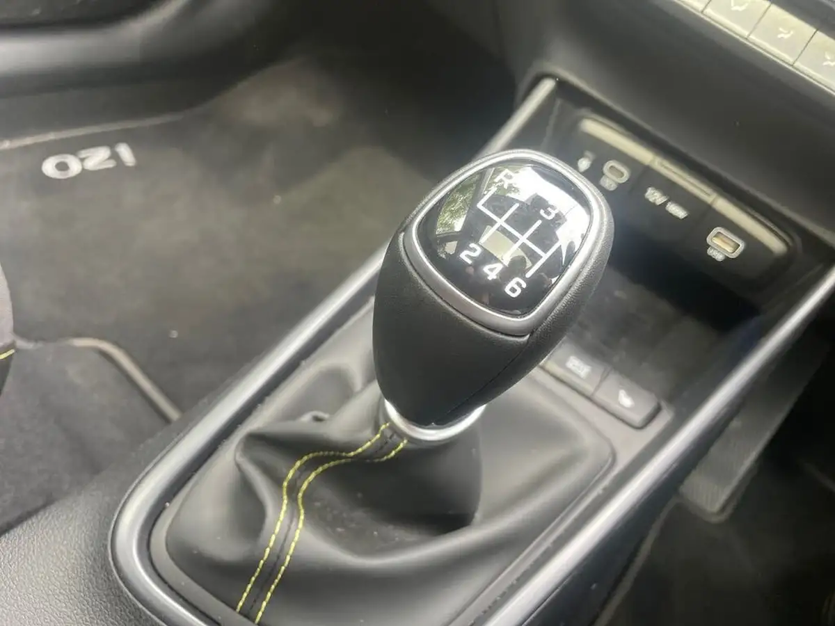 2025-hyundai-i20-10-t-gdi-ultimate-big-18
