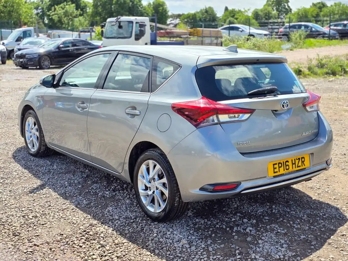 2016-toyota-auris-18-vvt-i-hsd-icon-hatchback-big-3