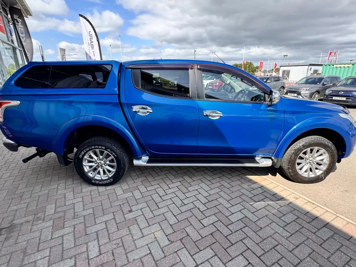 2015-mitsubishi-l200-24di-d-warrior-big-3