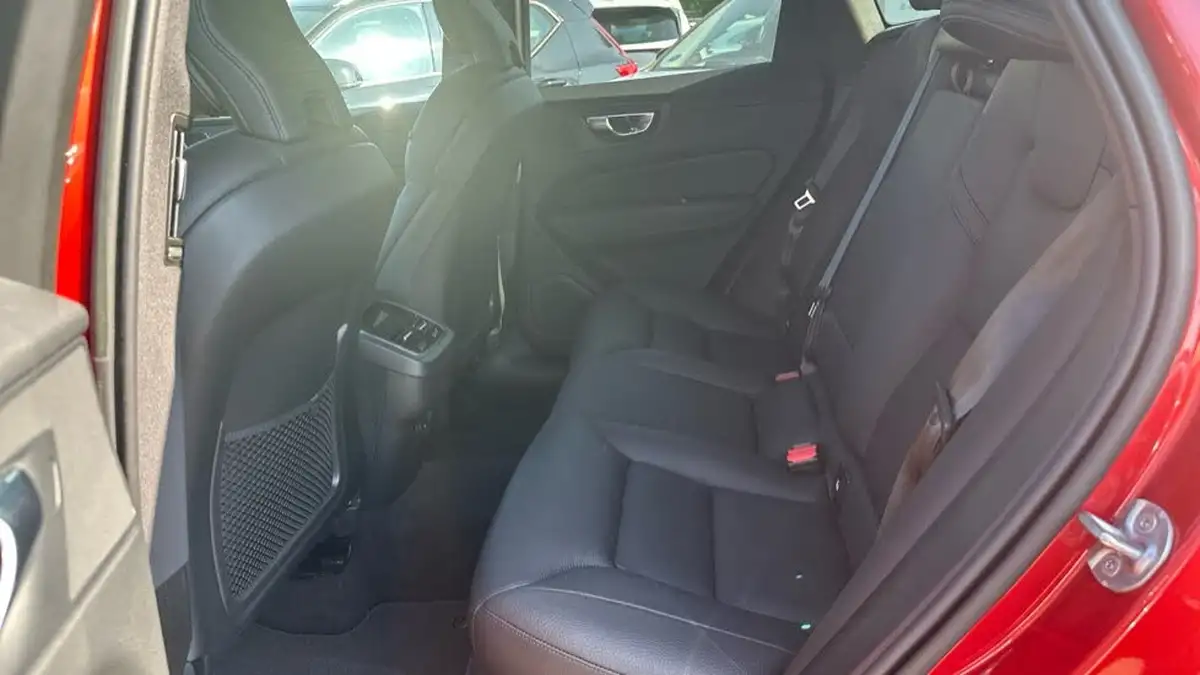 2022-volvo-xc60-20-b5-plus-big-27