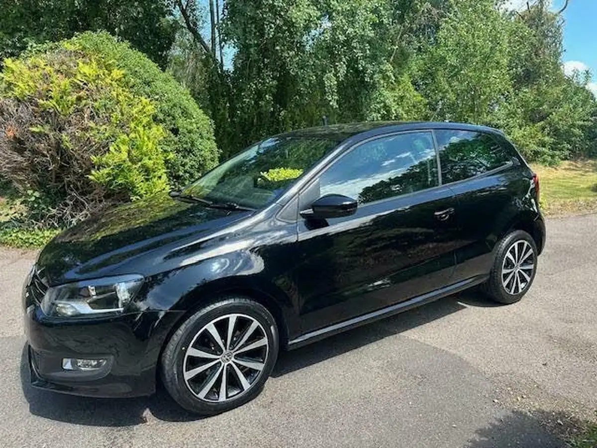 2012-volkswagen-polo-12-match-60ps-3d-big-1
