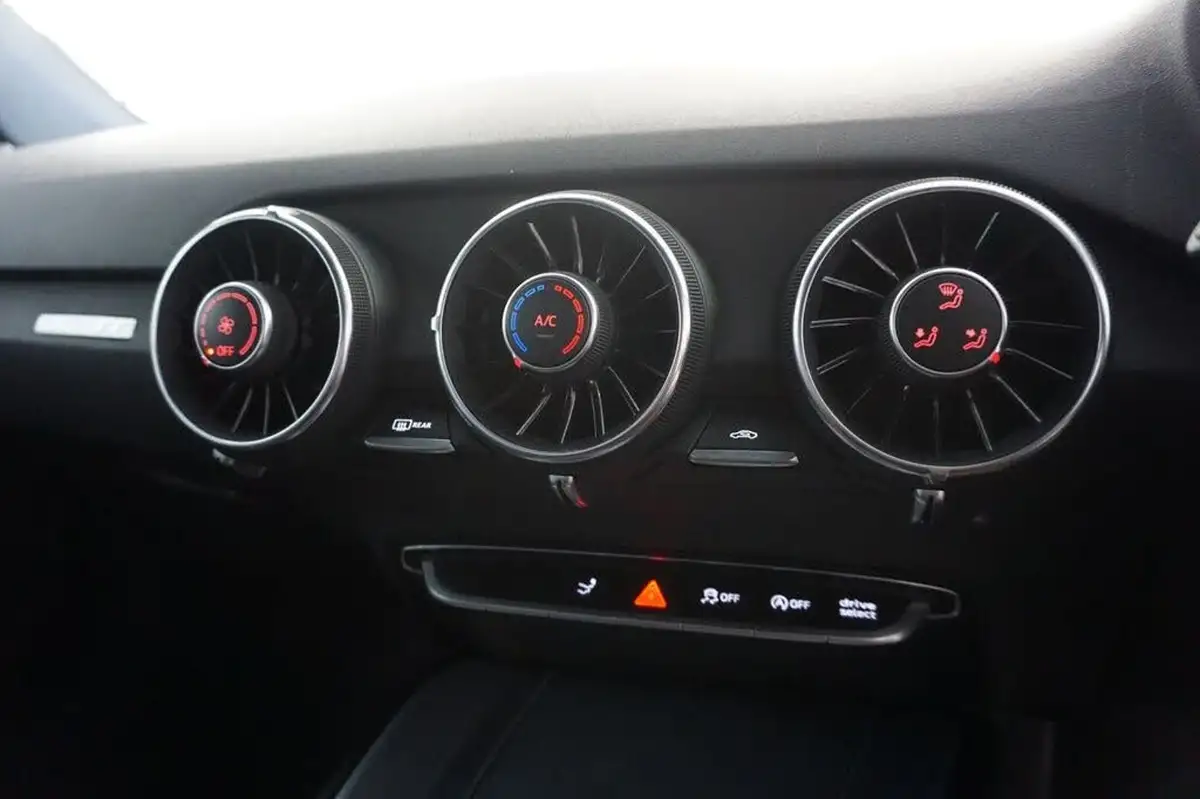 2016-audi-tt-coupe-20-tfsi-s-line-big-28