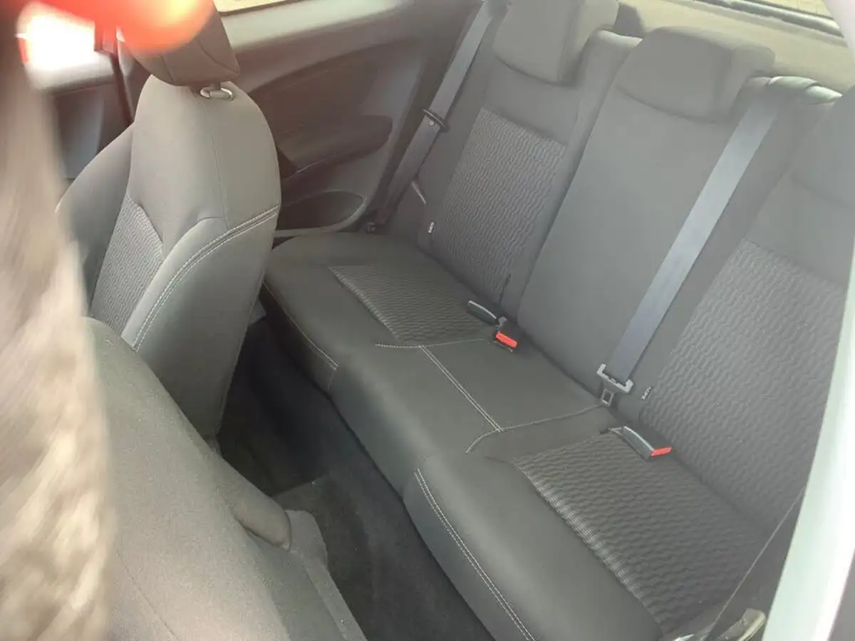 2015-peugeot-208-12-style-puretech-3d-big-9