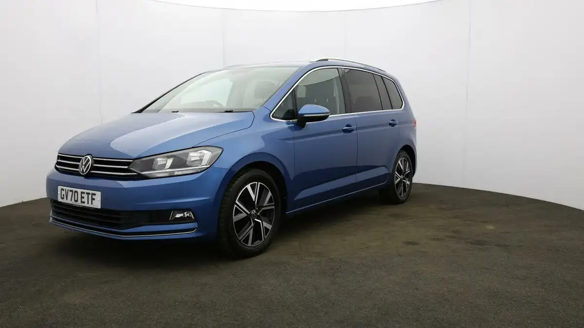 2021-volkswagen-touran-15-tsi-sel-dsg-big-2
