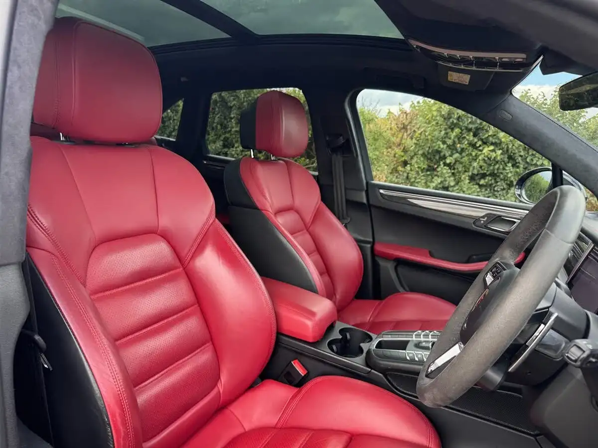 2021-porsche-macan-29-turbo-big-7