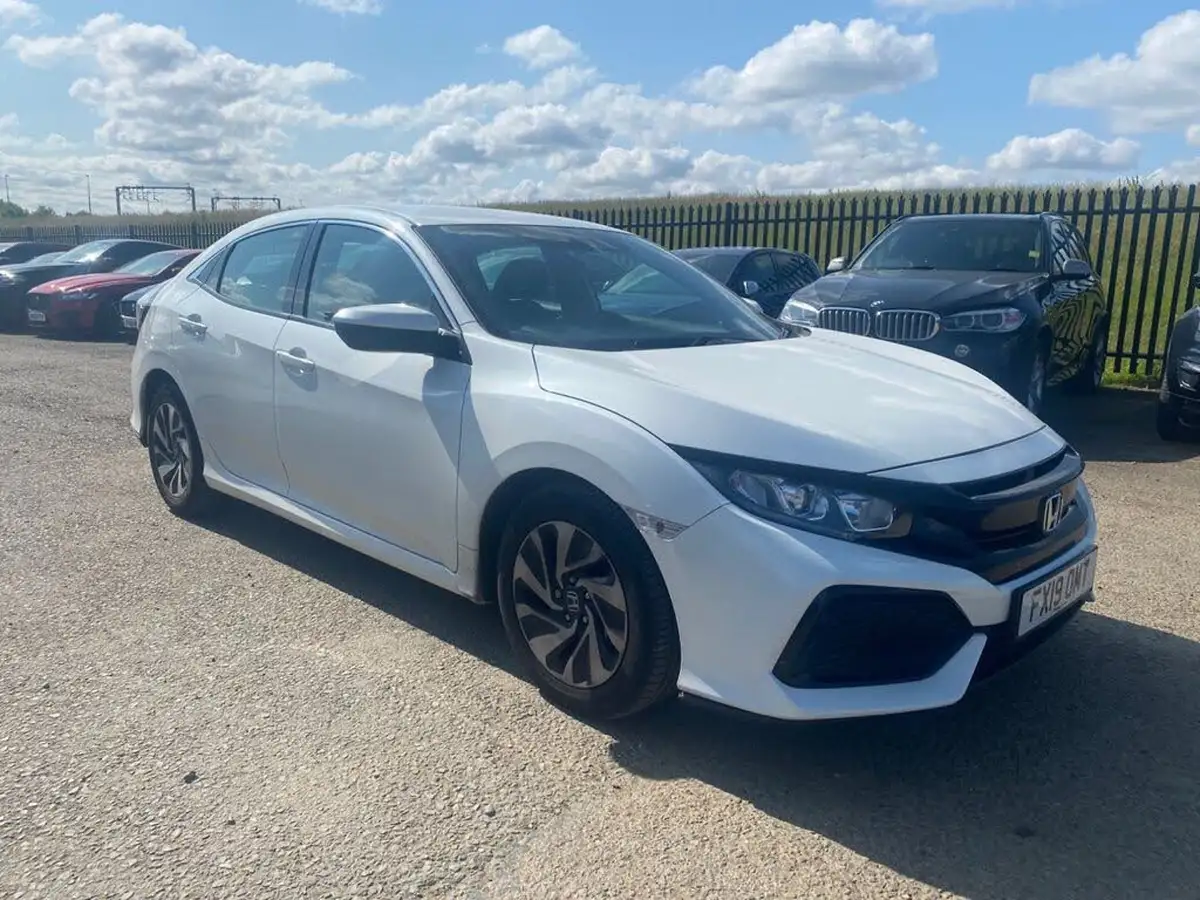 2019-honda-civic-16-i-dtec-se-hatchback-5d-big-0