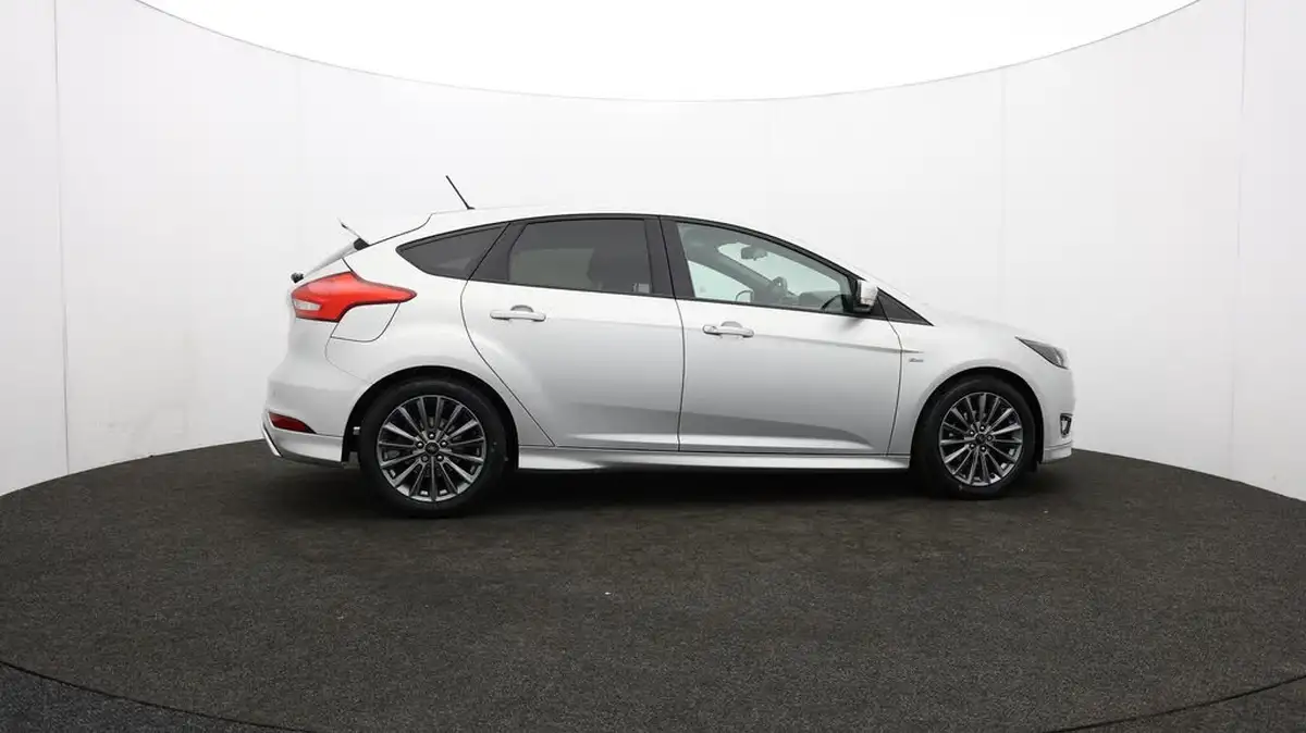 2018-ford-focus-10t-st-line-140ps-hatchback-big-40
