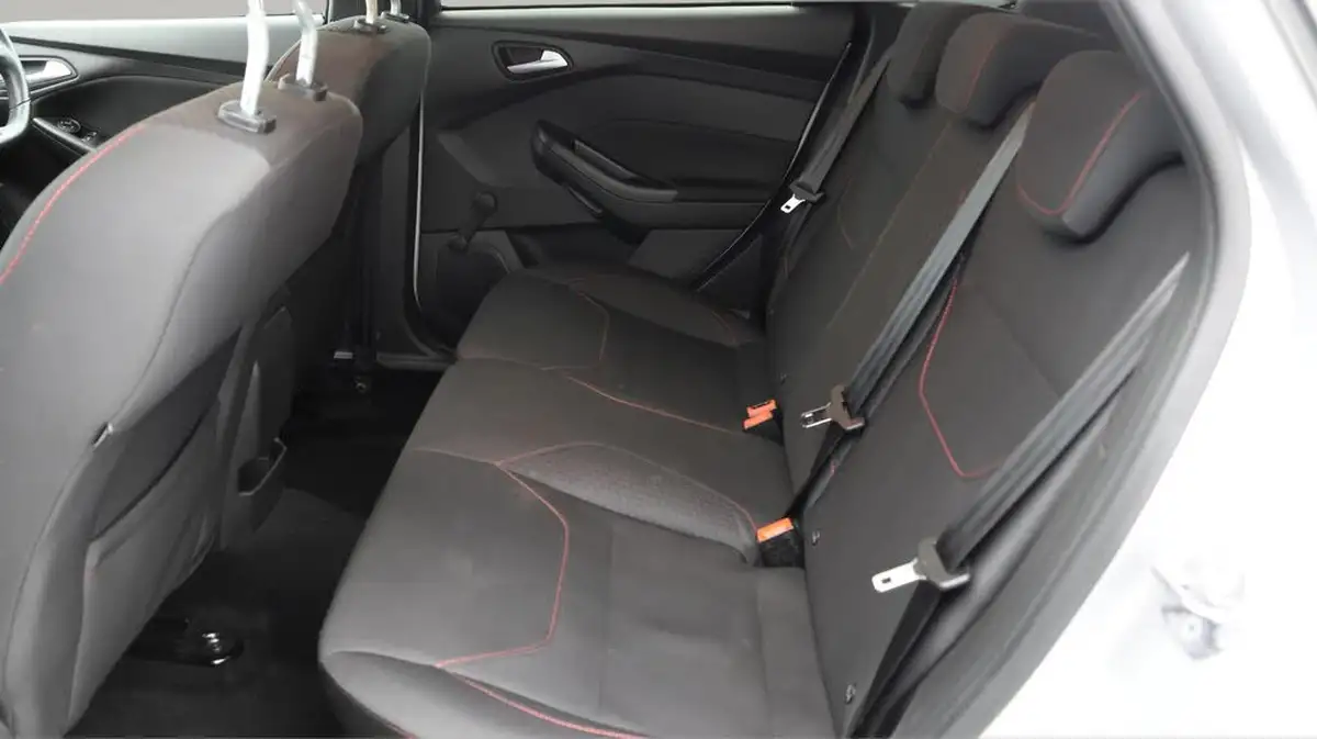 2018-ford-focus-10t-st-line-140ps-hatchback-big-16