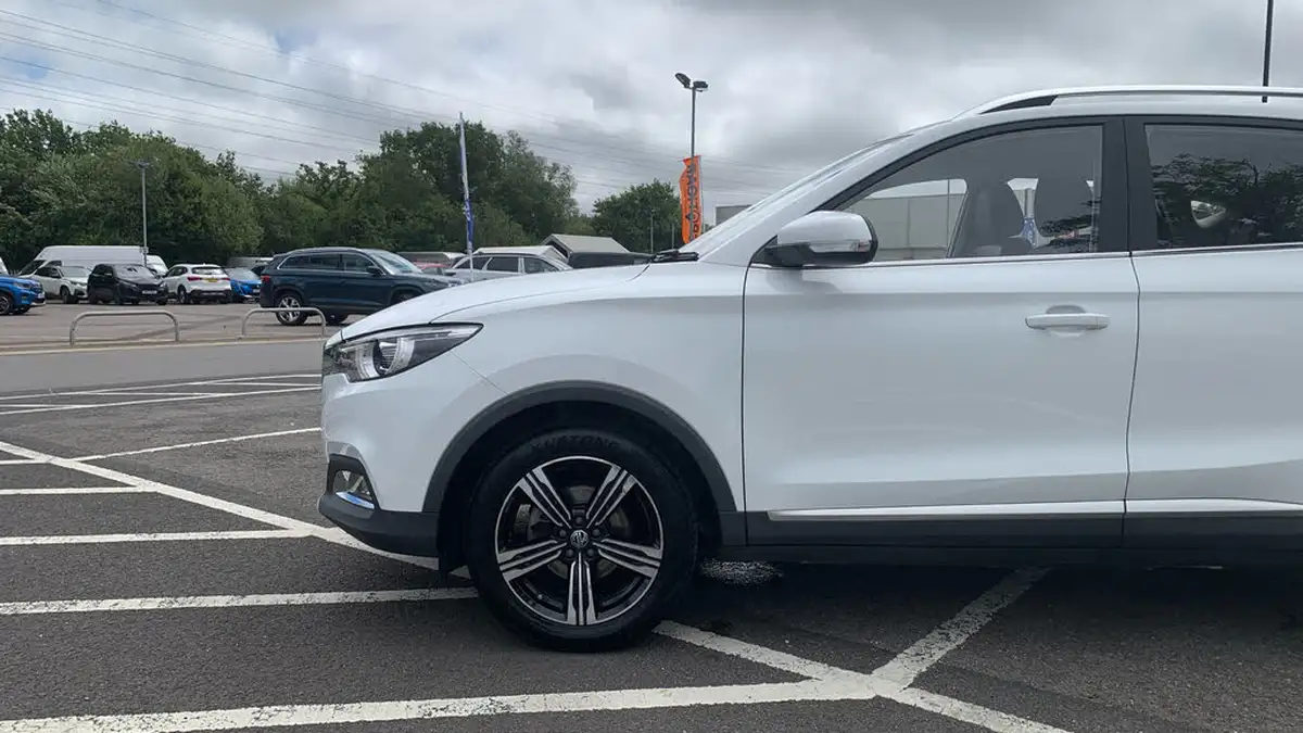 2019-mg-zs-suv-15-vti-tech-exclusive-106ps-big-15