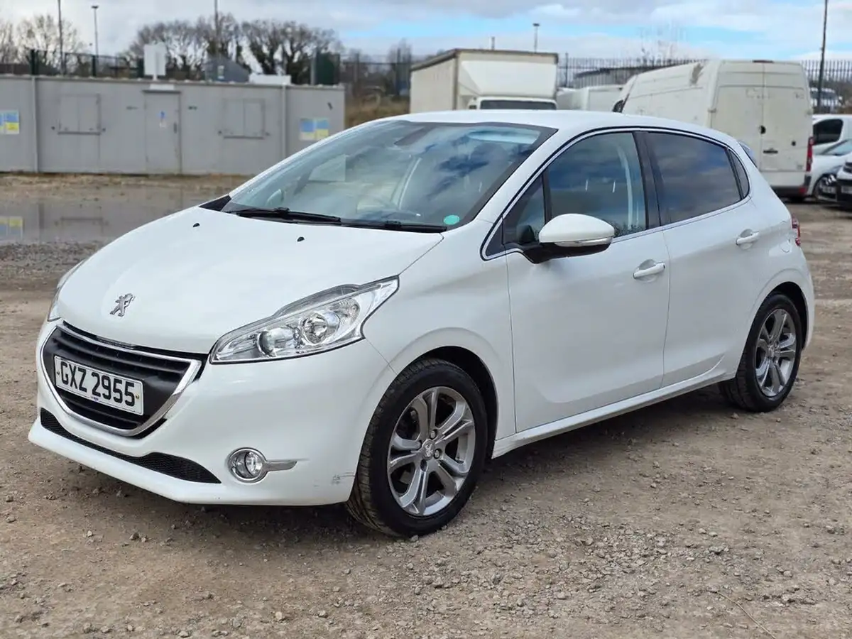 2014-peugeot-208-12-allure-ss-5d-egc-big-8
